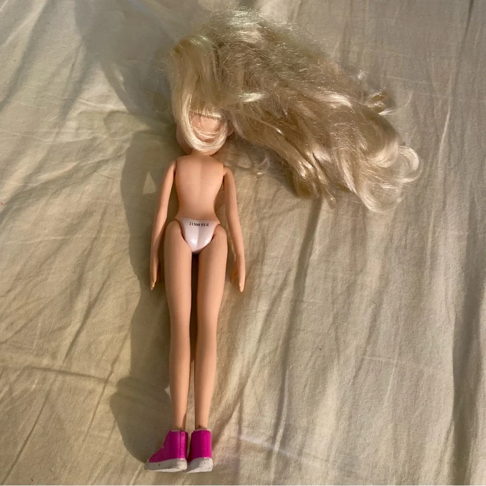 Moxie Girlz Doll Girl A Very Blonde Hair‎